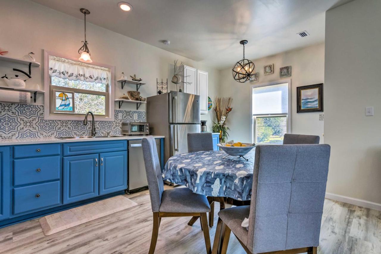 East Bay Vacation Rental With Dock! Navarre Bagian luar foto