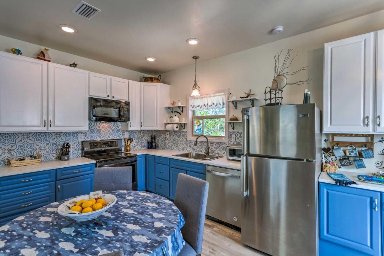 East Bay Vacation Rental With Dock! Navarre Bagian luar foto