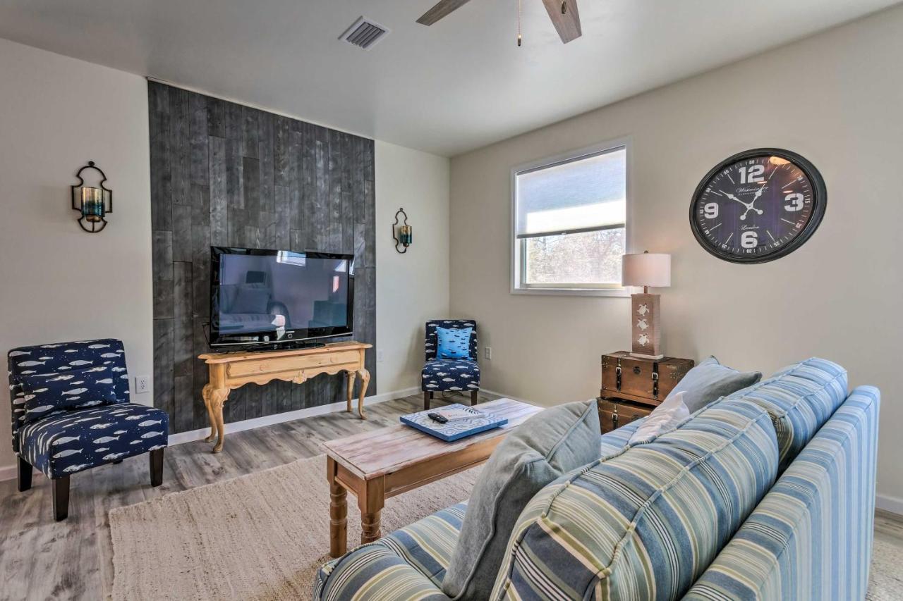 East Bay Vacation Rental With Dock! Navarre Bagian luar foto
