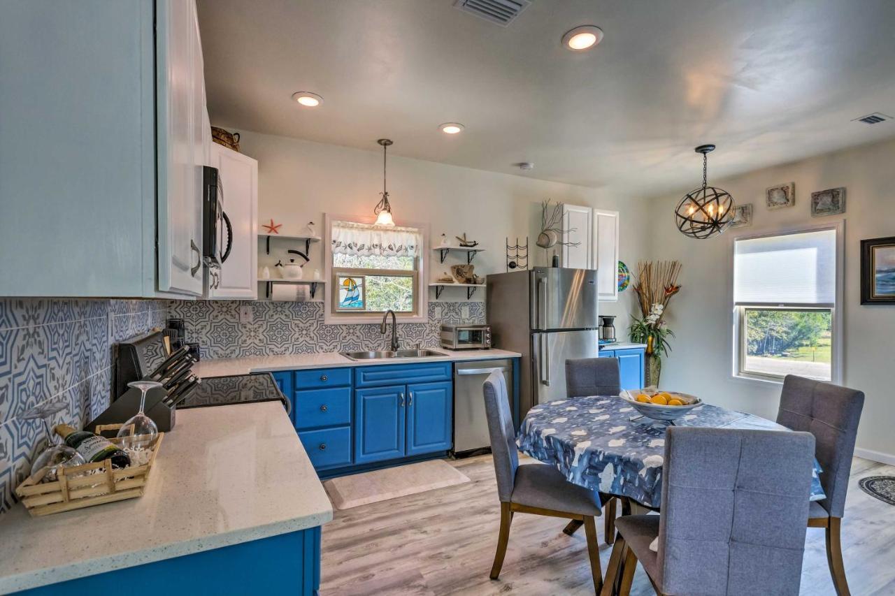 East Bay Vacation Rental With Dock! Navarre Bagian luar foto