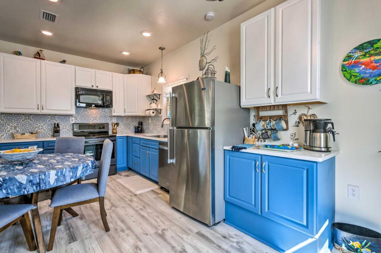 East Bay Vacation Rental With Dock! Navarre Bagian luar foto